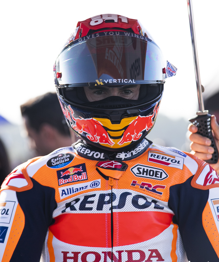 Marc Márquez en el pit lane del Circuito Ricardo Tormo, última carrera con Honda, fotografía de MotoGP por juancanovas.es