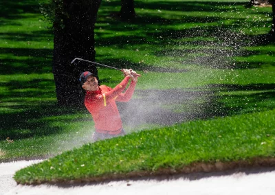Sergio García practicando desde el bunker durante el LIV Golf Andalucía, capturado por Juan Canovas, fotógrafo profesional de golf.
