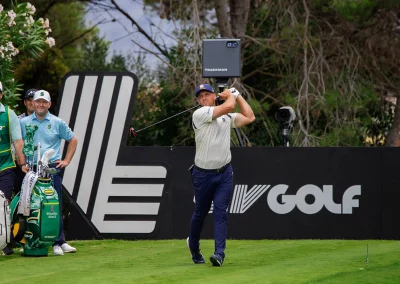 Bryson DeChambeau swing durante el LIV Golf Andalucía, capturado por Juan Canovas, fotógrafo profesional de golf.