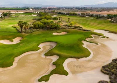Bunker y formas en La Torre Golf