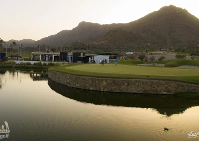 Golf reflejos en el agua en Aguilón Golf