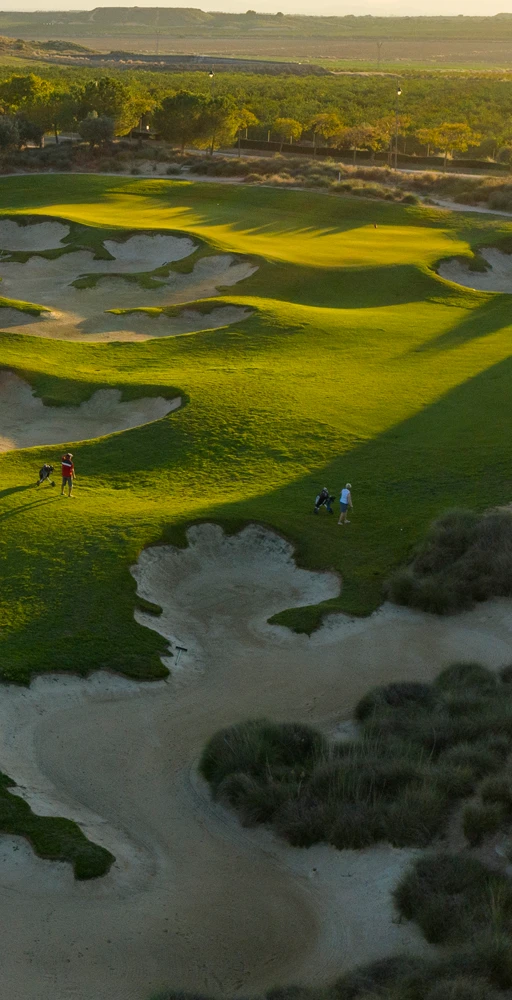 Fotografía aérea del hoyo 14 de Hacienda Riquelme Golf gestionado por GNK Golf