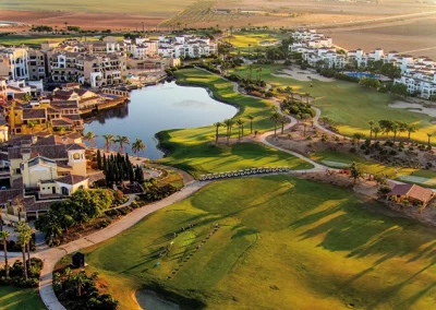 Vista aérea con dron de La Torre Golf Resort diseñado por Nicklaus Design