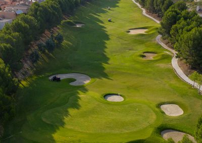 El hoyo 2 de Golf Altorreal intuyendo su caida hacia abajo