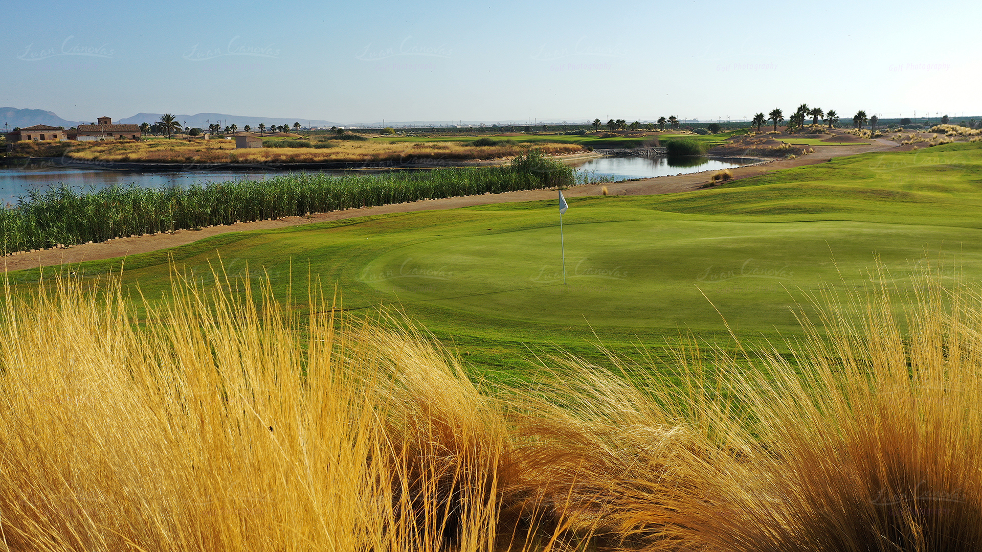 Imagen profesional para promoción turística del campo Saurines Golf en Murcia estilo Links