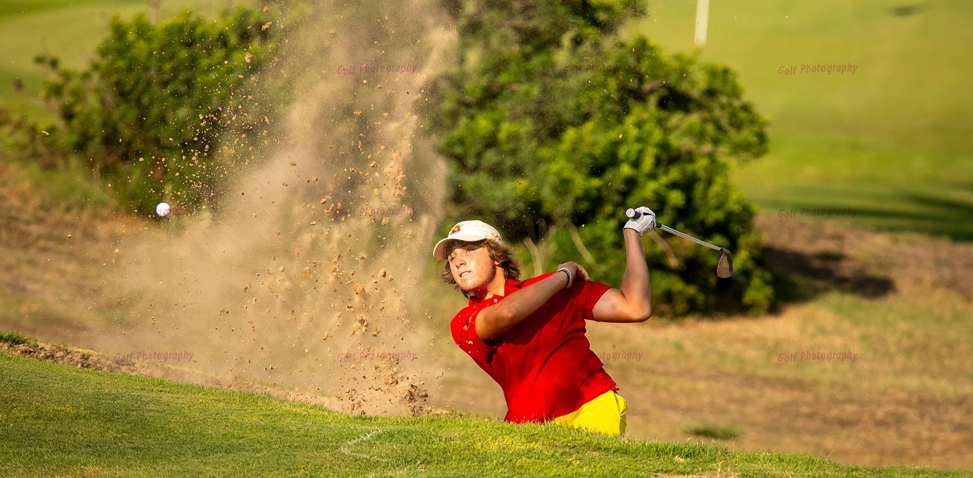Sacada de búnker imposible en el talud de arena de El Saler, European Young Masters 2026.